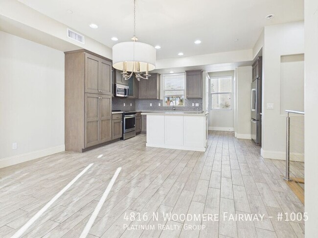 property at 4816 N Woodmere Fairway