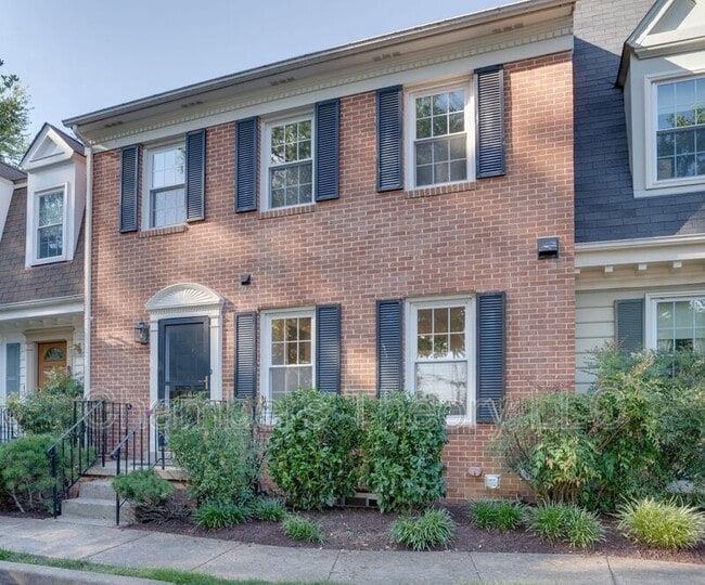property at 1003 Jennifer Ln