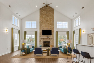 Marble Cliff Commons in Columbus, OH - Building Photo - Interior Photo