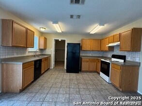 10738 Shaencrossing in San Antonio, TX - Building Photo - Building Photo