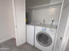 9003 W Elm St, Unit 8 in Phoenix, AZ - Building Photo - Building Photo