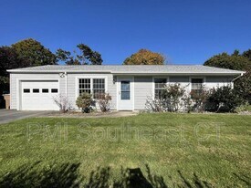 22 Luce Ave in East Lyme, CT - Building Photo