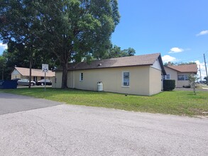 1757 N Woodland Blvd in DeLand, FL - Building Photo - Building Photo