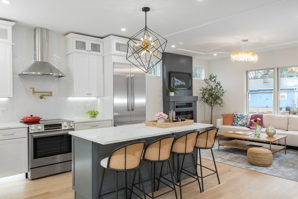 6 Gordon Rd in Arlington, MA - Building Photo