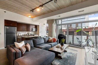 630 N Franklin St, Unit 709 in Chicago, IL - Foto de edificio - Building Photo