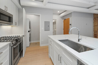 4638 N Ashland Ave, Unit 203 in Chicago, IL - Foto de edificio - Building Photo