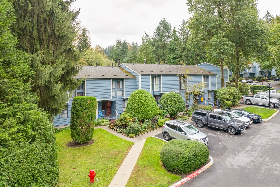 100-170 Brookside Dr in Port Moody, BC - Building Photo