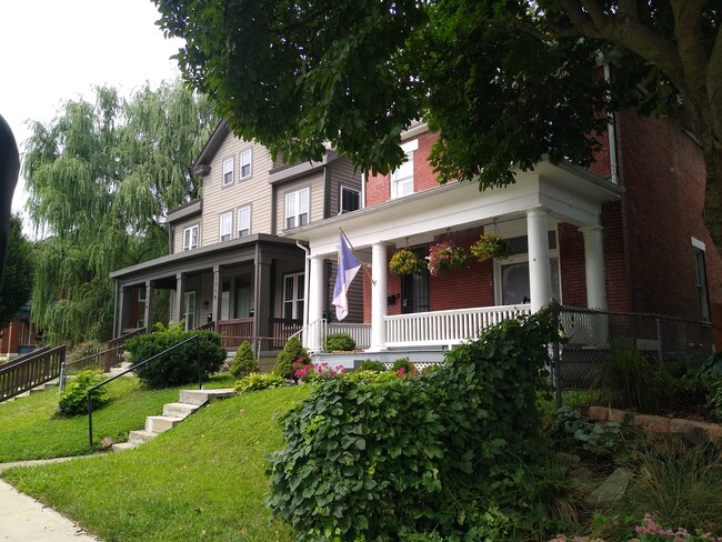 property at 1718 Oak St