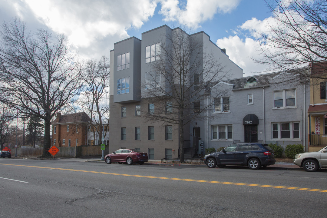 7300 Georgia Ave NW in Washington, DC - Building Photo