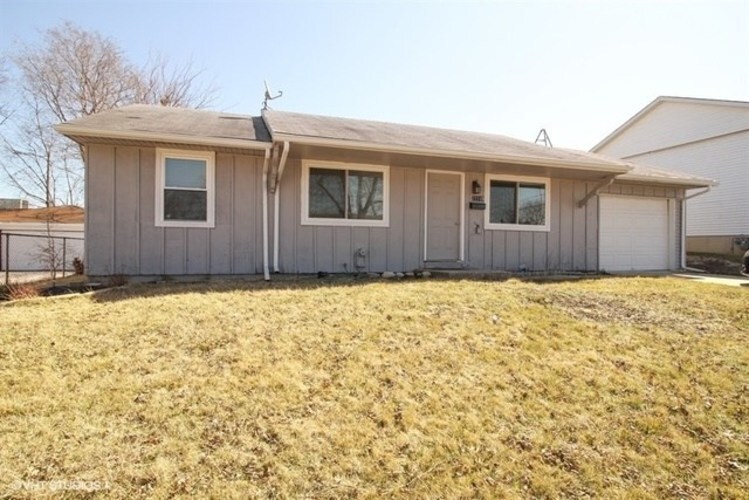 22249 Latonia Ln in Richton Park, IL - Foto de edificio