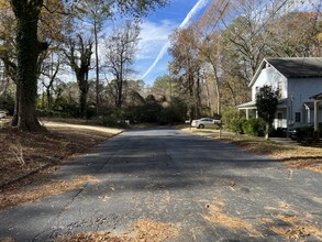 1903 Chattahoochee Pl in East Point, GA - Building Photo - Building Photo