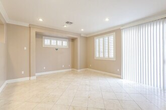 6558 Candy Apple Cir in Las Vegas, NV - Building Photo - Building Photo