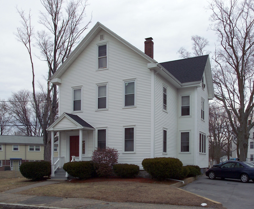 39 Cedar St in Taunton, MA - Building Photo