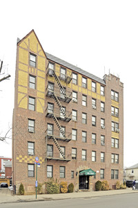 15517 Sanford Ave in Flushing, NY - Foto de edificio - Building Photo