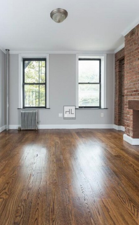 Avenue A in New York, NY - Building Photo
