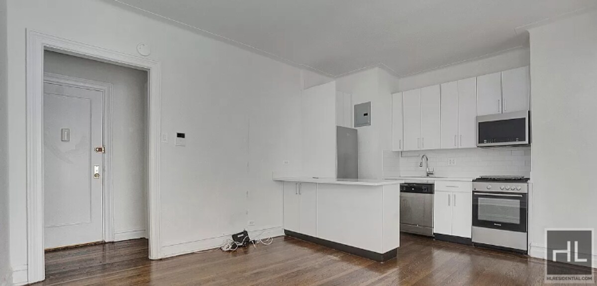 GROVE STREET, Unit 2C in New York, NY - Building Photo