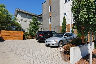 4717 Phinney Avenue North in Seattle, WA - Building Photo - Building Photo