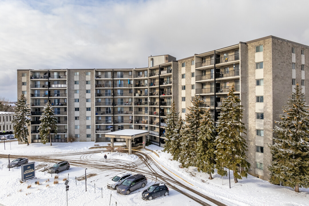 Les Habitations du Souvenir in Laval, QC - Building Photo