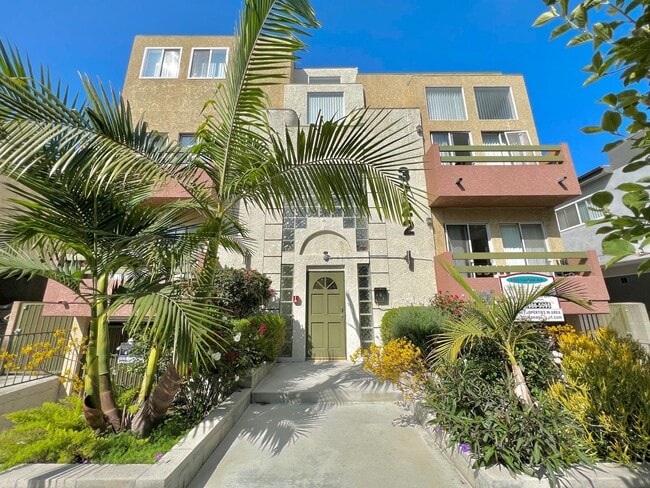 3722 S Canfield Ave, Unit 101