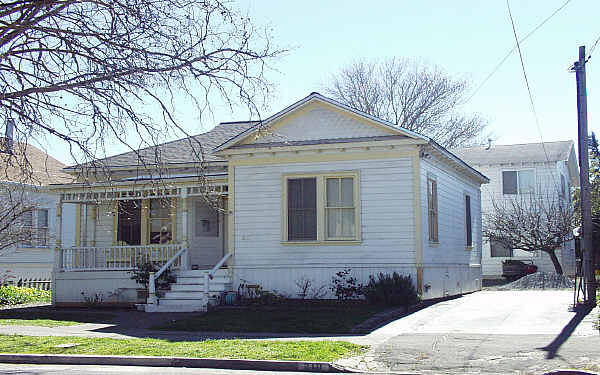 210 5th St in Petaluma, CA - Building Photo - Building Photo