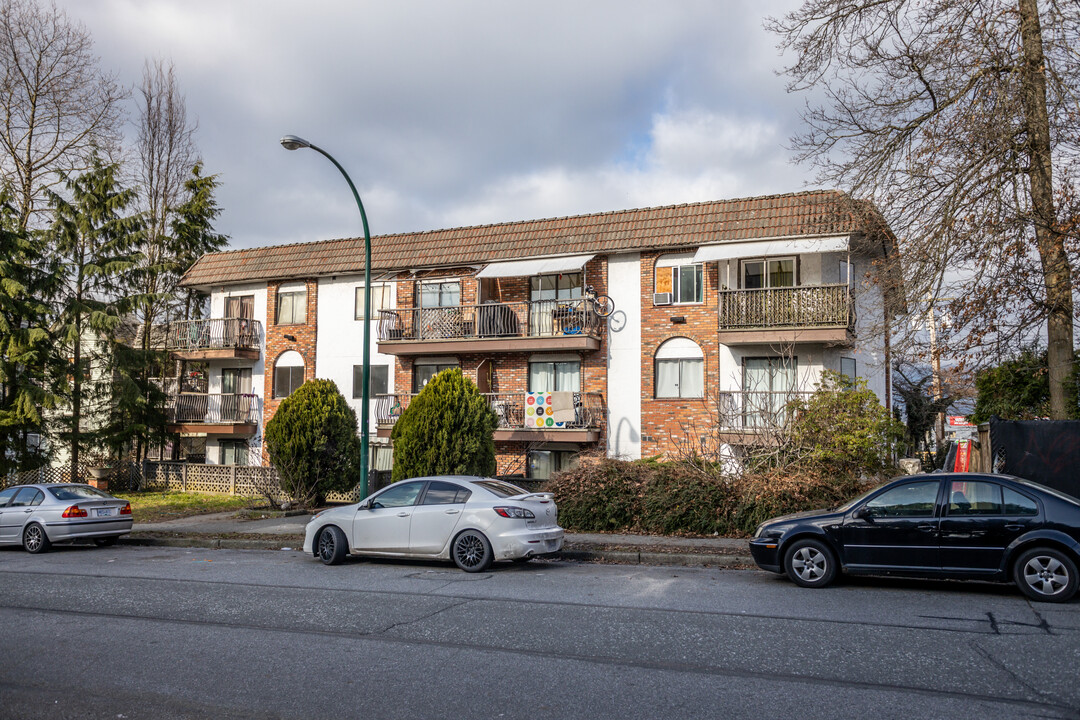 1851 Pender St E in Vancouver, BC - Building Photo