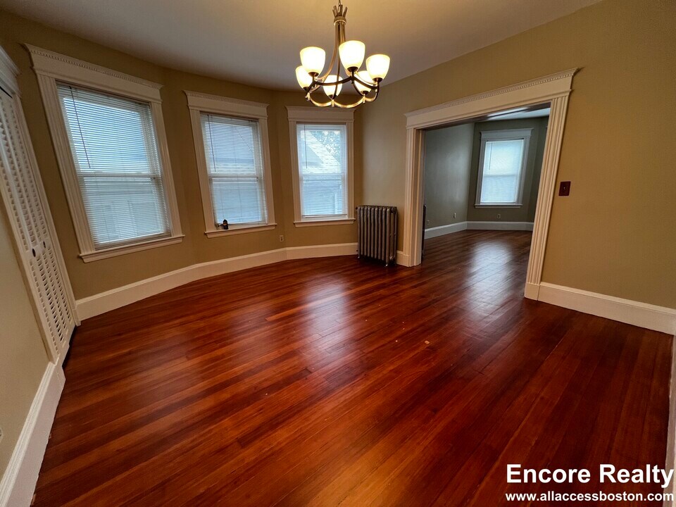 759 Boylston St, Unit 2 in Chestnut Hill, MA - Building Photo