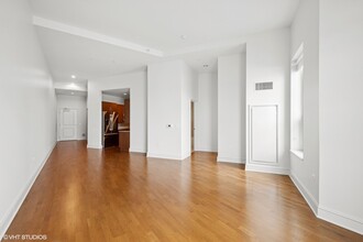 850 N Lake Shore Dr, Unit 704 in Chicago, IL - Building Photo - Building Photo