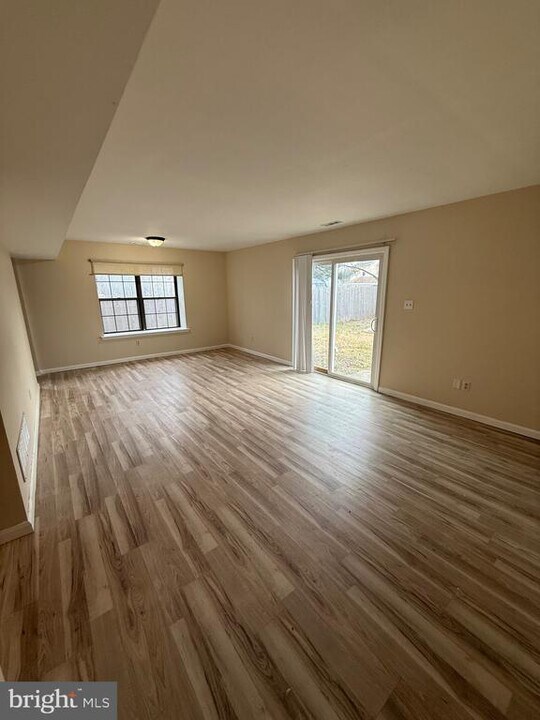 8 Hewitt Ln in Sicklerville, NJ - Building Photo