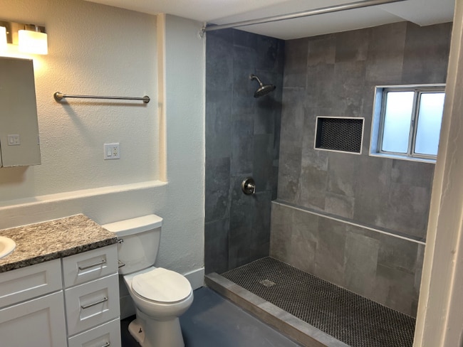 property at 1822 E Whitton Ave