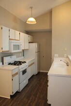 1101 Linden Ln-Unit -1043 - UPG in Toledo, OH - Building Photo - Building Photo