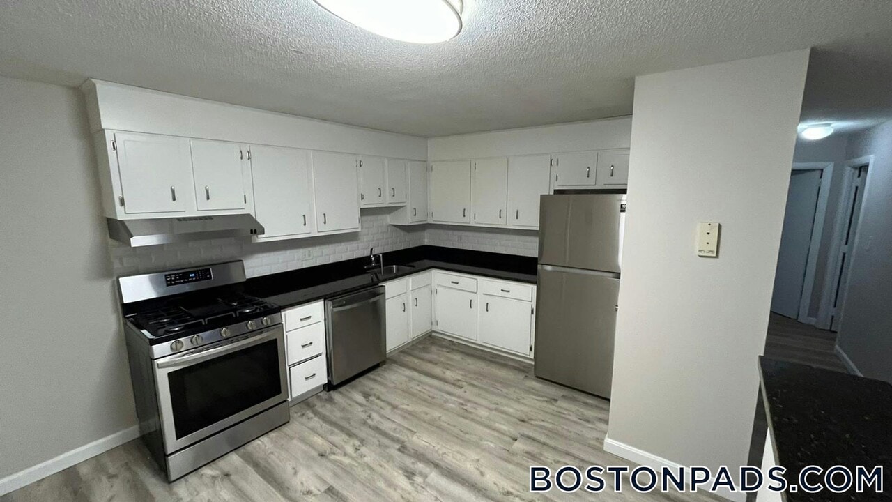 95-101 Upton St. in Grafton, MA - Building Photo