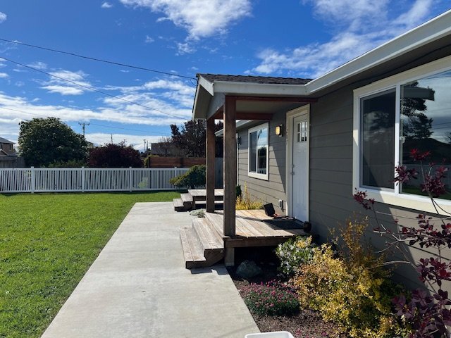 1207 Perini Rd in Mckinleyville, CA - Building Photo - Building Photo