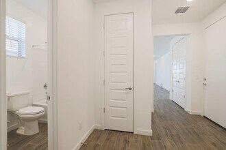 16581 W Charlotte Dr in Surprise, AZ - Building Photo - Building Photo