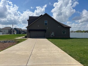 624 Donna Oaks Dr in Mount Juliet, TN - Building Photo - Building Photo