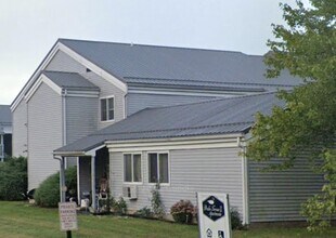 636 Berry Ln in Kendallville, IN - Building Photo - Building Photo