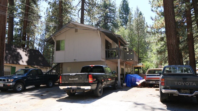 1128 Stockton Ave in South Lake Tahoe, CA - Building Photo - Building Photo