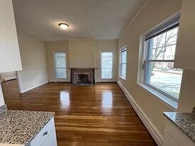 2021 Commonwealth Ave, Unit 01-2018 in Boston, MA - Building Photo