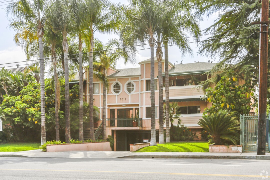 7013 Haskell Ave in Van Nuys, CA - Building Photo