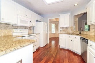 1335 Enclave Way in Auburn, GA - Foto de edificio - Building Photo