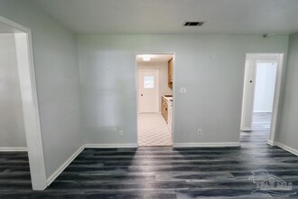 10 Bertram St in Pensacola, FL - Building Photo - Building Photo