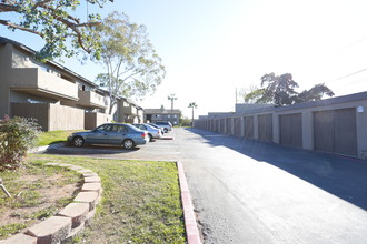 Townsite Terrace Apartments in Vista, CA - Building Photo - Building Photo