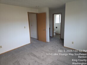 1614 Lake Youngs Way SE in Renton, WA - Building Photo - Building Photo