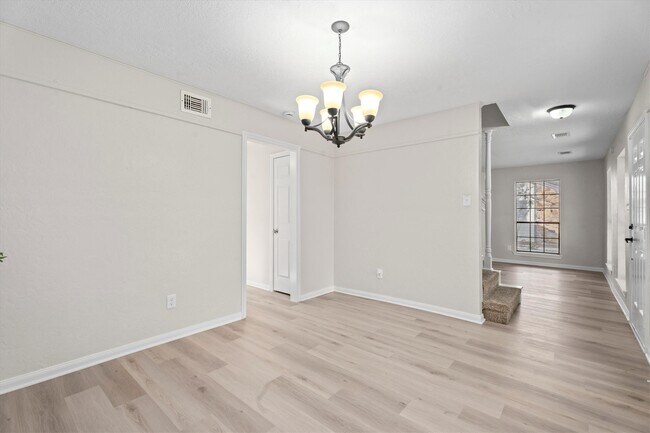 16015 Southampton Dr