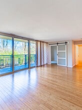 5950 Oakwood Dr, Unit 2F in Lisle, IL - Building Photo - Building Photo