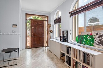 3049 Mary St in Miami, FL - Building Photo - Building Photo