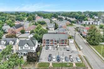 Briskwood Apartments in Roanoke, VA - Foto de edificio - Building Photo