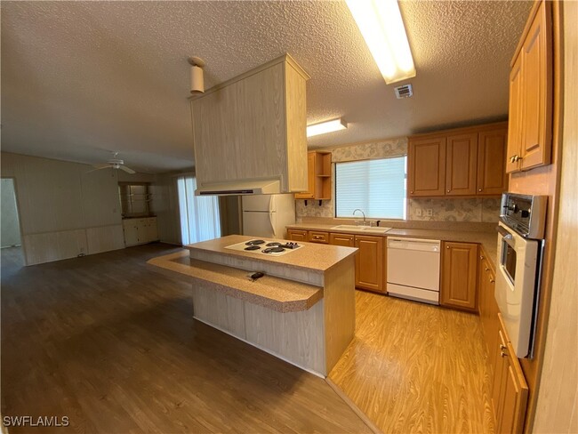 26380 New Orleans Dr in Bonita Springs, FL - Building Photo - Building Photo