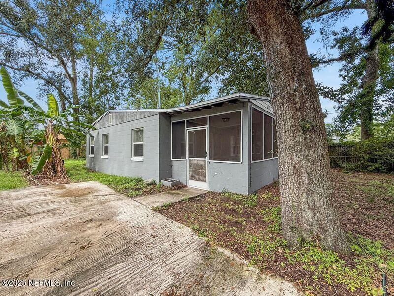 620 Comet St in Jacksonville, FL - Building Photo
