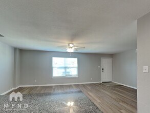 4892 Masch Branch Rd in Krum, TX - Foto de edificio - Building Photo