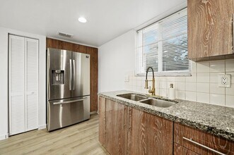 651 NW 82nd Ave in Miami, FL - Building Photo - Building Photo